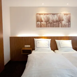 Hotel Empire ***
